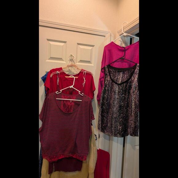 Assorted Women's Tops - Casual and Stylish Mix - Picture 2 of 9